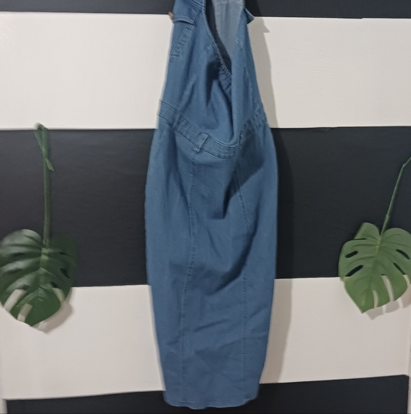 Women Light blue denim buttond halter collared  midi dress - Picture 7 of 12